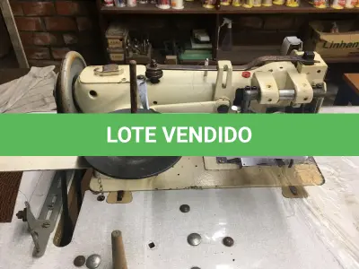 LOTE 122 - Máquina de costura