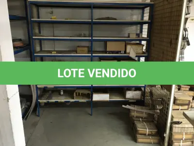 LOTE 132 - Prateleiras( 02 un )