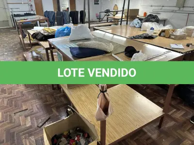 LOTE 038 - Mesas diversas( 22 un )