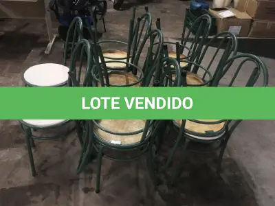 LOTE 039 - Conjunto de mesas(08 un) e cadeiras(14 un) para refeitório