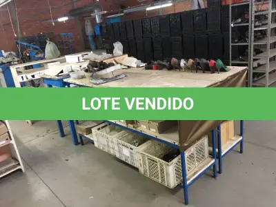 LOTE 135 - Mesas e bancadas de trabalho( 35 un )