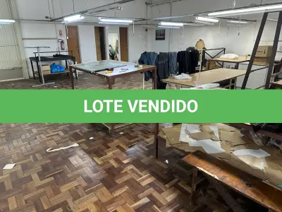 LOTE 038 - Mesas diversas( 22 un )