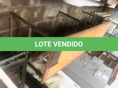 LOTE 038 - Mesas diversas( 22 un )