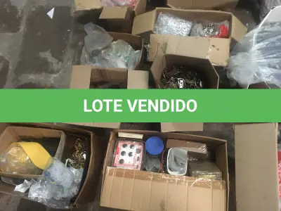 LOTE 051 - Botões, Rebites, Zipers, Fivelas e outros
