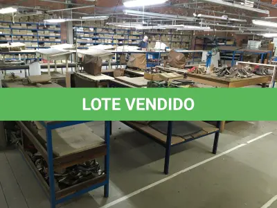 LOTE 135 - Mesas e bancadas de trabalho( 35 un )