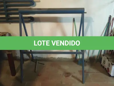 LOTE 126 - Cavaletes para transporte de couros e afins( 03 un )