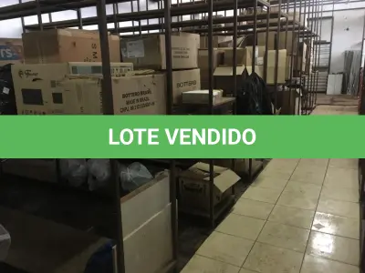 LOTE 055 - Sucata de vidro e papelão