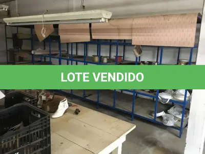 LOTE 132 - Prateleiras( 02 un )