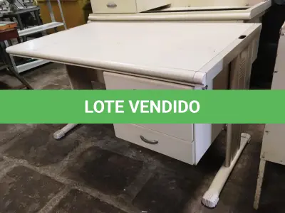 LOTE 040 - Conjunto de mesas para escritório( 17 un )