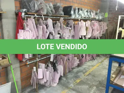 LOTE 168 - Moldes de roupa e bolsas diversos e Caixas de plástico