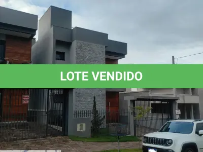 LOTE 001 - Prédio residencial de alvenaria, em dois pavimentos, sendo 49,06m² de pavimento térreo e 54,08m² de pavimento superior, com a área real privativa de 102,47 m², área real de uso comum de 0,67 m², totalizando uma área de 103,14 m², demonimado Casa 03 do "Condomínio Residencial Solin, e uma vaga de estacionamento descoberta com 12,50 m², situado na Rua Hulda Dienstmann, nº 235, Bairro Bela Vista, Estância Velha/RS. Registrado sob Matrícula nº 47.630