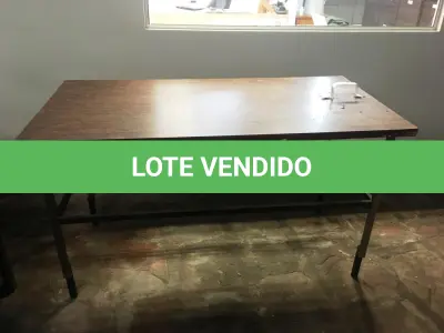 LOTE 038 - Mesas diversas( 22 un )