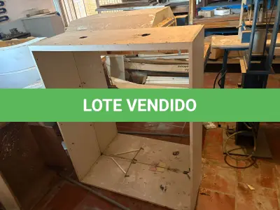 LOTE 162 - Estantes e balção( 05 un )