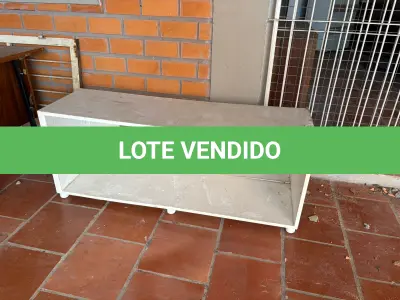 LOTE 162 - Estantes e balção( 05 un )