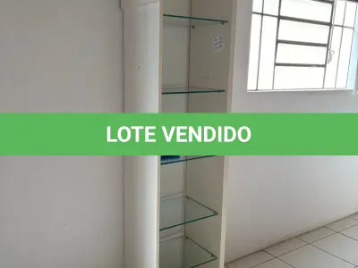 LOTE 162 - Estantes e balção( 05 un )