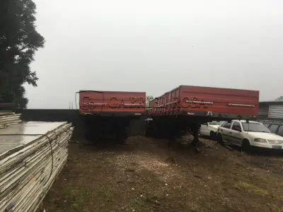 LOTE 002 - 02 Semi-reboque Marca SR, Modelo Facchini SRF RT, Ano 2009, Cor Vermelha, Placas IQJ8896 e  IQJ8909