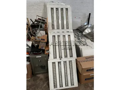 LOTE 144 - Luminárias e lâmpadas