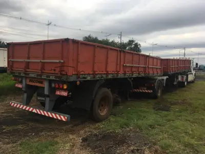 LOTE 002 - 02 Semi-reboque Marca SR, Modelo Facchini SRF RT, Ano 2009, Cor Vermelha, Placas IQJ8896 e  IQJ8909