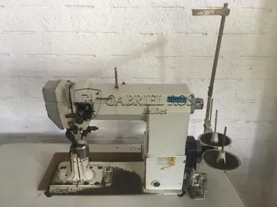 LOTE 004 - 01 Máquina de costura com uma agulha, Motor Eletrônico e Transporte Triplo