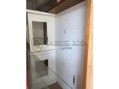 LOTE 197 - Móveis usados