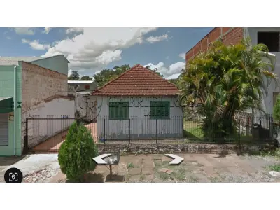 LOTE 008 - A FRAÇÃO IDEAL DE 50% DO IMÓVEL: UMA CASA DE CONSTRUÇÃO MISTA COM A ÁREA TOTAL DE 95,97M², SENDO 69,57M² DE MADEIRA E 26,40M² DE ALVENARIA E O RESPECTIVO TERRENO COM A ÁREA DE 435,60M², SITUADA NA RUA AIMORÉ, Nº 685, BAIRRO UNIÃO, ESTÂNCIA VELHA/RS. REGISTRADO SOB MATRÍCULA 18.258