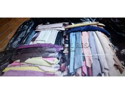 LOTE 001 - Couros acabados bovinos de diversas cores, armazenados em 03 paletes, totalizando 2.200m² de couros