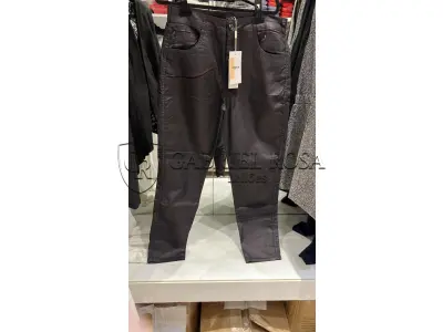 LOTE 001 - Calças Femininas, Bermudas Femininas, Blusões e Blusas de Lã,  Toucas, Camisas Femininas, Camisas Femininas Manga Longa, Macacão Feminino, Saias Femininas, Vestidos Femininos, Biquinis, Maiôs, Jaquetas de Couro Sintético, Jaqueta de  Brim Feminina, Casaco de Lã Feminino, Casacos Femininos, Camisetas Masculinas Manga Curta