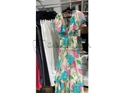 LOTE 001 - Calças Femininas, Bermudas Femininas, Blusões e Blusas de Lã,  Toucas, Camisas Femininas, Camisas Femininas Manga Longa, Macacão Feminino, Saias Femininas, Vestidos Femininos, Biquinis, Maiôs, Jaquetas de Couro Sintético, Jaqueta de  Brim Feminina, Casaco de Lã Feminino, Casacos Femininos, Camisetas Masculinas Manga Curta