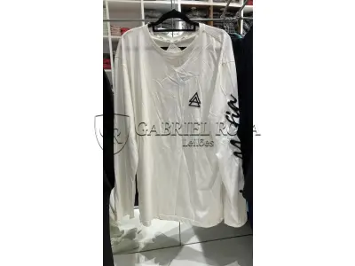 LOTE 001 - Calças Femininas, Bermudas Femininas, Blusões e Blusas de Lã,  Toucas, Camisas Femininas, Camisas Femininas Manga Longa, Macacão Feminino, Saias Femininas, Vestidos Femininos, Biquinis, Maiôs, Jaquetas de Couro Sintético, Jaqueta de  Brim Feminina, Casaco de Lã Feminino, Casacos Femininos, Camisetas Masculinas Manga Curta