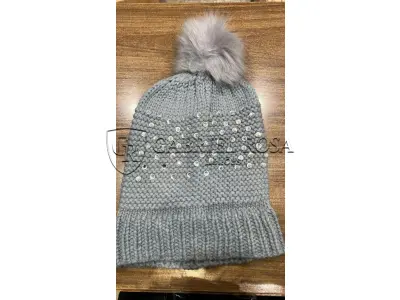 LOTE 001 - Calças Femininas, Bermudas Femininas, Blusões e Blusas de Lã,  Toucas, Camisas Femininas, Camisas Femininas Manga Longa, Macacão Feminino, Saias Femininas, Vestidos Femininos, Biquinis, Maiôs, Jaquetas de Couro Sintético, Jaqueta de  Brim Feminina, Casaco de Lã Feminino, Casacos Femininos, Camisetas Masculinas Manga Curta