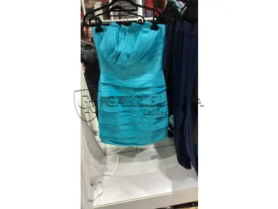 LOTE 001 - Calças Femininas, Bermudas Femininas, Blusões e Blusas de Lã,  Toucas, Camisas Femininas, Camisas Femininas Manga Longa, Macacão Feminino, Saias Femininas, Vestidos Femininos, Biquinis, Maiôs, Jaquetas de Couro Sintético, Jaqueta de  Brim Feminina, Casaco de Lã Feminino, Casacos Femininos, Camisetas Masculinas Manga Curta