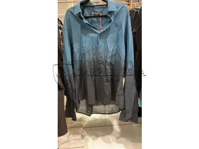 LOTE 001 - Calças Femininas, Bermudas Femininas, Blusões e Blusas de Lã,  Toucas, Camisas Femininas, Camisas Femininas Manga Longa, Macacão Feminino, Saias Femininas, Vestidos Femininos, Biquinis, Maiôs, Jaquetas de Couro Sintético, Jaqueta de  Brim Feminina, Casaco de Lã Feminino, Casacos Femininos, Camisetas Masculinas Manga Curta