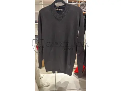 LOTE 001 - Calças Femininas, Bermudas Femininas, Blusões e Blusas de Lã,  Toucas, Camisas Femininas, Camisas Femininas Manga Longa, Macacão Feminino, Saias Femininas, Vestidos Femininos, Biquinis, Maiôs, Jaquetas de Couro Sintético, Jaqueta de  Brim Feminina, Casaco de Lã Feminino, Casacos Femininos, Camisetas Masculinas Manga Curta