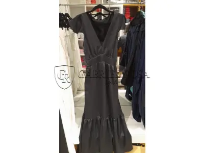 LOTE 001 - Calças Femininas, Bermudas Femininas, Blusões e Blusas de Lã,  Toucas, Camisas Femininas, Camisas Femininas Manga Longa, Macacão Feminino, Saias Femininas, Vestidos Femininos, Biquinis, Maiôs, Jaquetas de Couro Sintético, Jaqueta de  Brim Feminina, Casaco de Lã Feminino, Casacos Femininos, Camisetas Masculinas Manga Curta