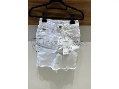 LOTE 001 - Calças Femininas, Bermudas Femininas, Blusões e Blusas de Lã,  Toucas, Camisas Femininas, Camisas Femininas Manga Longa, Macacão Feminino, Saias Femininas, Vestidos Femininos, Biquinis, Maiôs, Jaquetas de Couro Sintético, Jaqueta de  Brim Feminina, Casaco de Lã Feminino, Casacos Femininos, Camisetas Masculinas Manga Curta