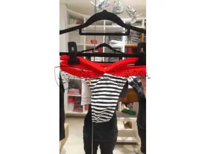 LOTE 001 - Calças Femininas, Bermudas Femininas, Blusões e Blusas de Lã,  Toucas, Camisas Femininas, Camisas Femininas Manga Longa, Macacão Feminino, Saias Femininas, Vestidos Femininos, Biquinis, Maiôs, Jaquetas de Couro Sintético, Jaqueta de  Brim Feminina, Casaco de Lã Feminino, Casacos Femininos, Camisetas Masculinas Manga Curta