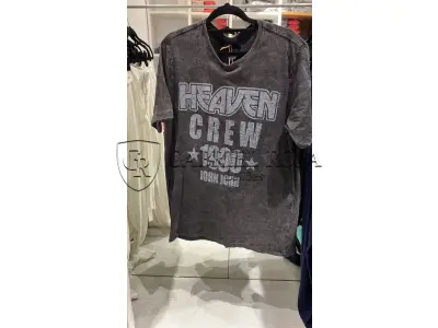 LOTE 001 - Calças Femininas, Bermudas Femininas, Blusões e Blusas de Lã,  Toucas, Camisas Femininas, Camisas Femininas Manga Longa, Macacão Feminino, Saias Femininas, Vestidos Femininos, Biquinis, Maiôs, Jaquetas de Couro Sintético, Jaqueta de  Brim Feminina, Casaco de Lã Feminino, Casacos Femininos, Camisetas Masculinas Manga Curta