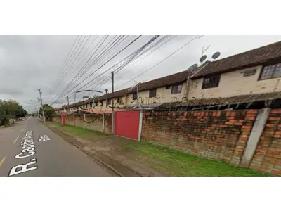 LOTE 002 - Sobrado Residencial nº 111 do Residencial Cidade Jardim, com área real privativa de 43,4710m², constituído de sala de estar, cozinha e banho no pavimento inferior, e circulação e 02(dois) dormitórios no pavimento superior, com uma área de terreno de 5,95m² de utilização exclusiva, situado na Rua Capitão Armínio Bier, nº 475, esquina com a Avenida Tomaz Edison, Bairro Vicentina, São Leopoldo/RS. Registrado sob matrícula 66.357