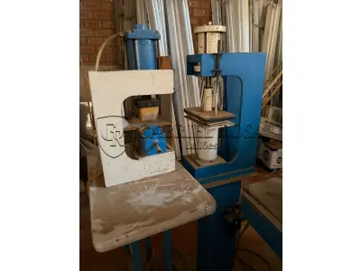 LOTE 106 - Máquinas de prensar( 02 un )