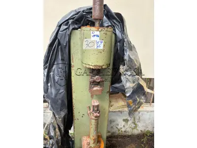 LOTE 085 - Máquina de prensar