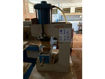 LOTE 106 - Máquinas de prensar( 02 un )