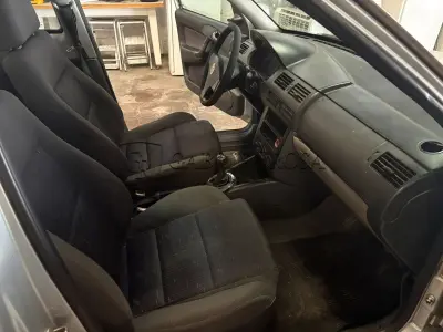 LOTE 007 - VW Saveiro Summer 1.8 Gasolina 2001/2002, Cor: Prata, Placa: IKN0F68 - EXTRAJUDICIAL