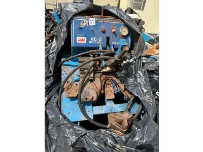 LOTE 083 - Máquina de conformar