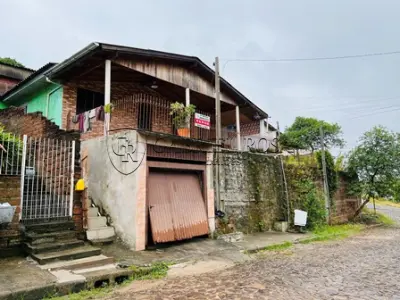 LOTE 003 - UM TERRENO, SITUADO NA ZONA ESPECIAL DE INTERESSE SOCIAL 2 (ZEIS 2), BAIRRO RINCÃO DOS ILHÉUS EM ESTÂNCIA VELHA - RS, COMPOSTO DO LOTE 05 DA QUADRA N DO LOTEAMENTO ALTO DA COLINA,  COM UMA RESIDENCIA DE ALVENARIA COM A ÁREA DE 24,30M2, NA RUA MARIA JULIA TREIN Nº 15.