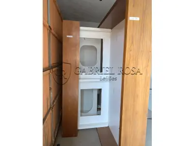 LOTE 197 - Móveis usados