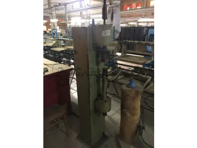 LOTE 085 - Máquina de prensar