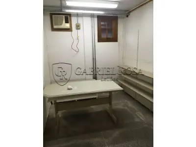 LOTE 161 - Mesas e armários para escritório e outro( 10 un )