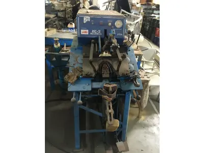 LOTE 083 - Máquina de conformar