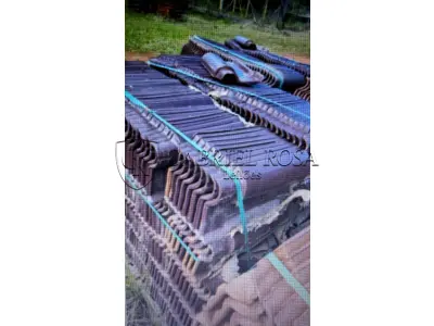 LOTE 001 - 13.800 Unidades - Telhas esmaltadas, modelo portuguesas de variadas cores( caramelo, café e pinhão)