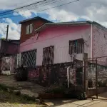 LOTE 003 - UM TERRENO COM UMA CASA, SITUADO NA ZONA ESPECIAL DE INTERESSE SOCIAL 2 (ZEIS 2), NO BAIRRO RINCÃO DOS ILHÉUS, EM ESTÂNCIA VELHA/RS COM A ÁREA DE 202,00M2.